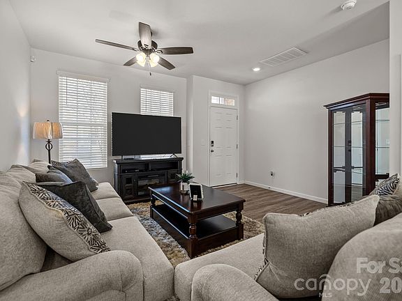3rd image of 1027 Beatty Woods Dr