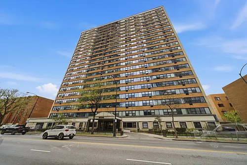 6030 N Sheridan Rd Photo 1