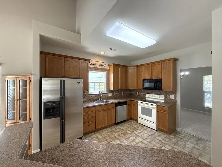 2140 Pineapple Ct — Photo 3
