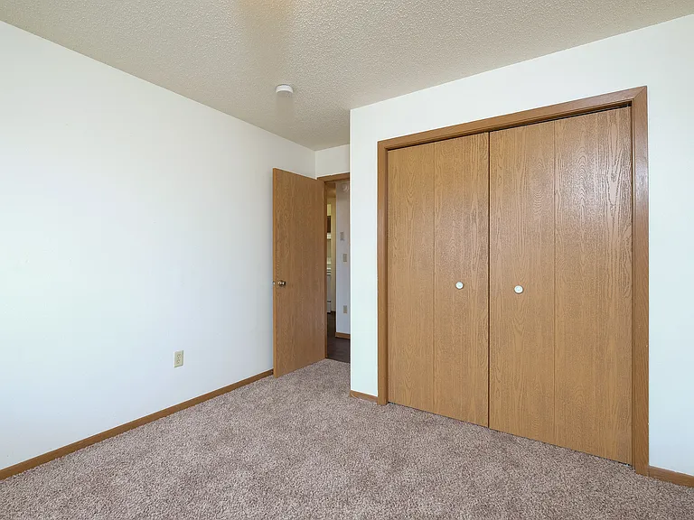 Fargo, ND Carlton Place Apartments | Bedroom