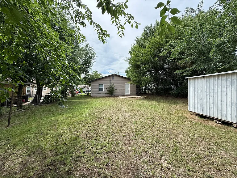 621 Rancho Dr — Photo 11