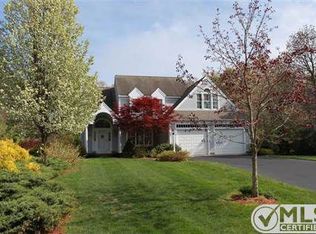 39 Falling Leaf Ln, Osterville, MA 02655