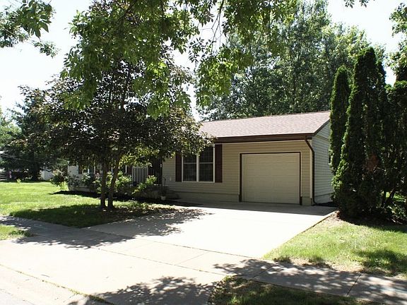 2nd image of 214 S Canterbury Dr