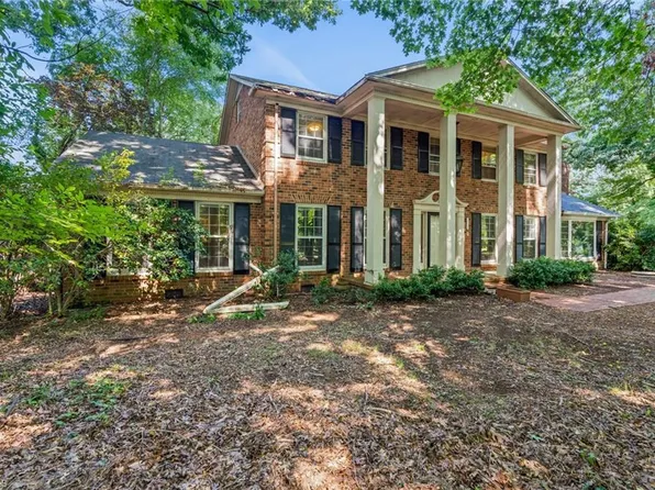 722 Foxridge Rd, Greensboro, NC 27406