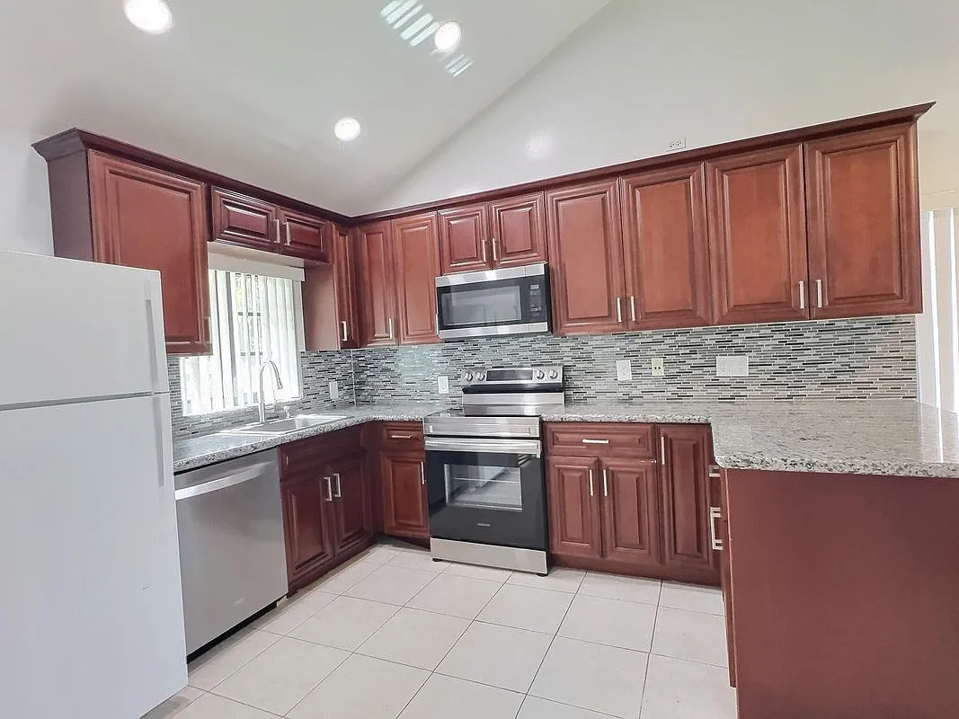 3 bed, 2.5 bath, 1270 sqft, $2,650 — Photo 1