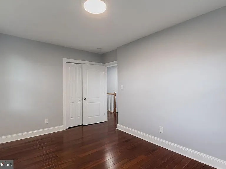 837 Tolna St — Photo 11