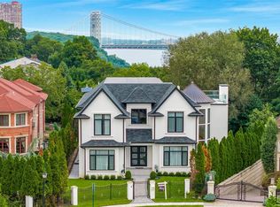 4 Crescent Ct, Fort Lee, NJ 07024