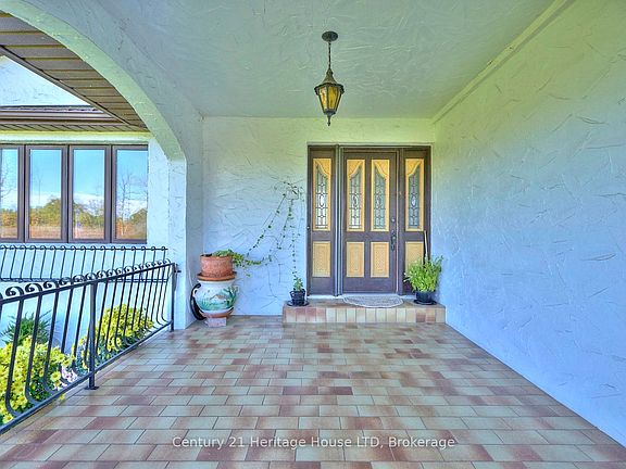 3rd image of 191 Cairns Cres