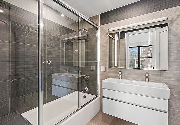 5th image of 1104 Lexington Ave APT 4C