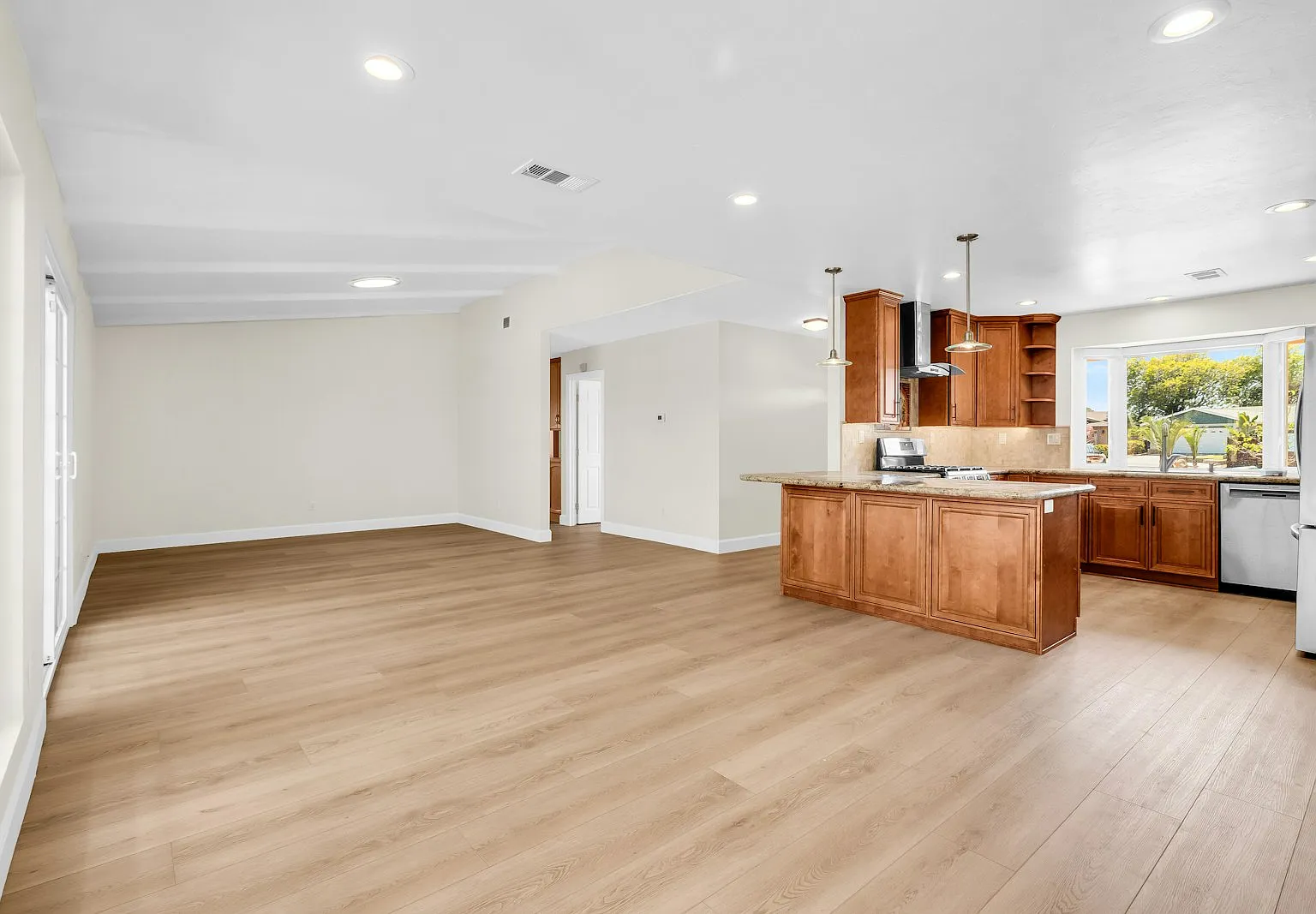6246 Decanture Street — Photo 4