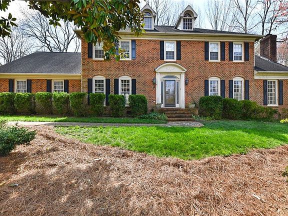 2nd image of 2817 Lake Forest Dr