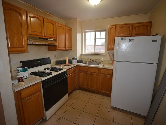 4th image of 34-55 10th St #3B