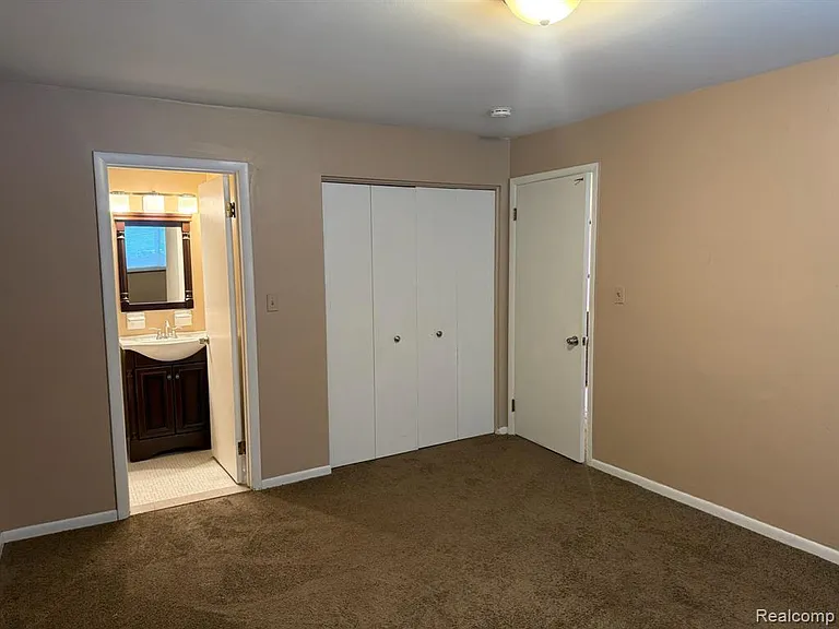 982 N Adams Rd #4 — Photo 20