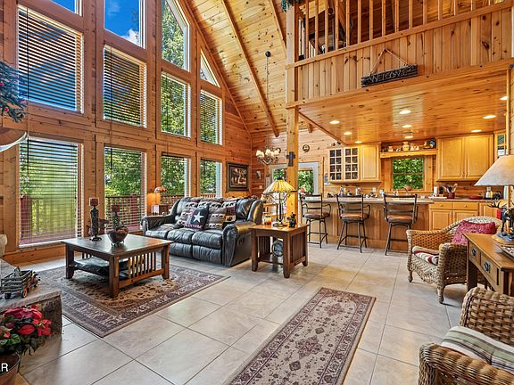 5th image of 1525 Mountain Trail Ln