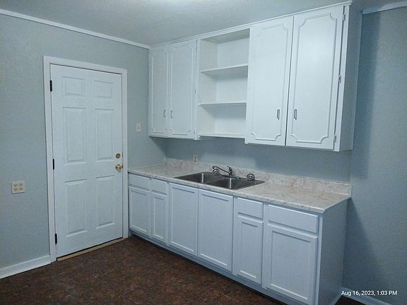 5th image of 223 Sussex Ave