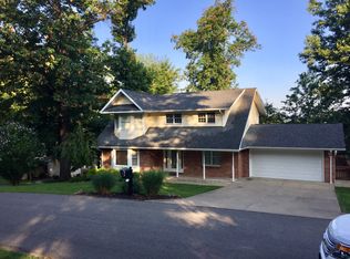 1 Stratford Ct, Bridgeport, WV 26330