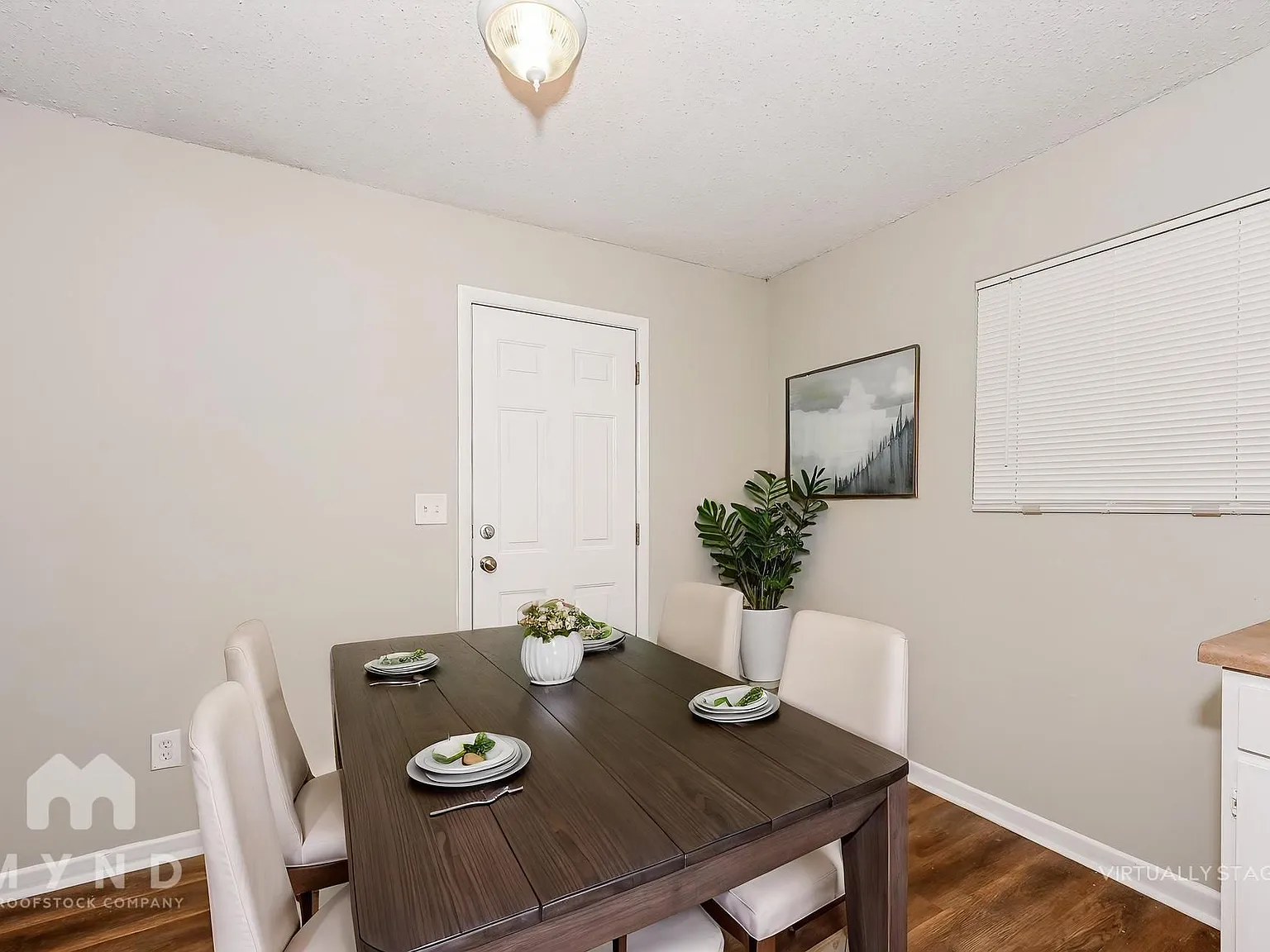 4 bed, 2.0 bath, 1180 sqft, $1,560 — Photo 3