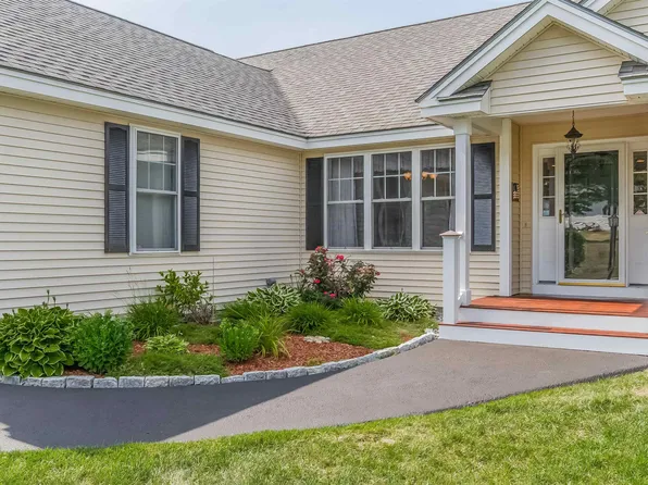 8 Sky Meadow Way, Manchester, NH 03104