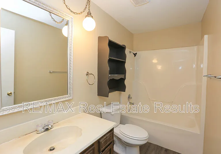 815 S 28th St — Photo 11