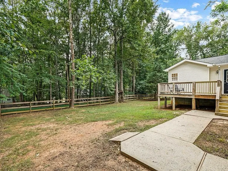 Smokewood Dr — Photo 9