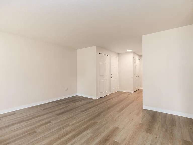 Westhampton Apartments — Photo 75