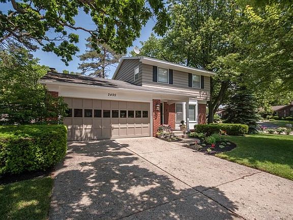 2nd image of 2495 Saratoga Dr NE
