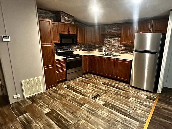 3rd image of 18325 Miller Ln
