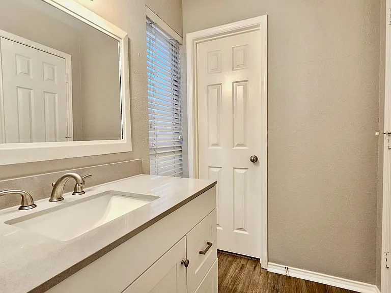 500 Lake Forest Dr — Photo 18