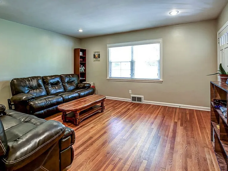1271 Kingsley Cir NE #B — Photo 8