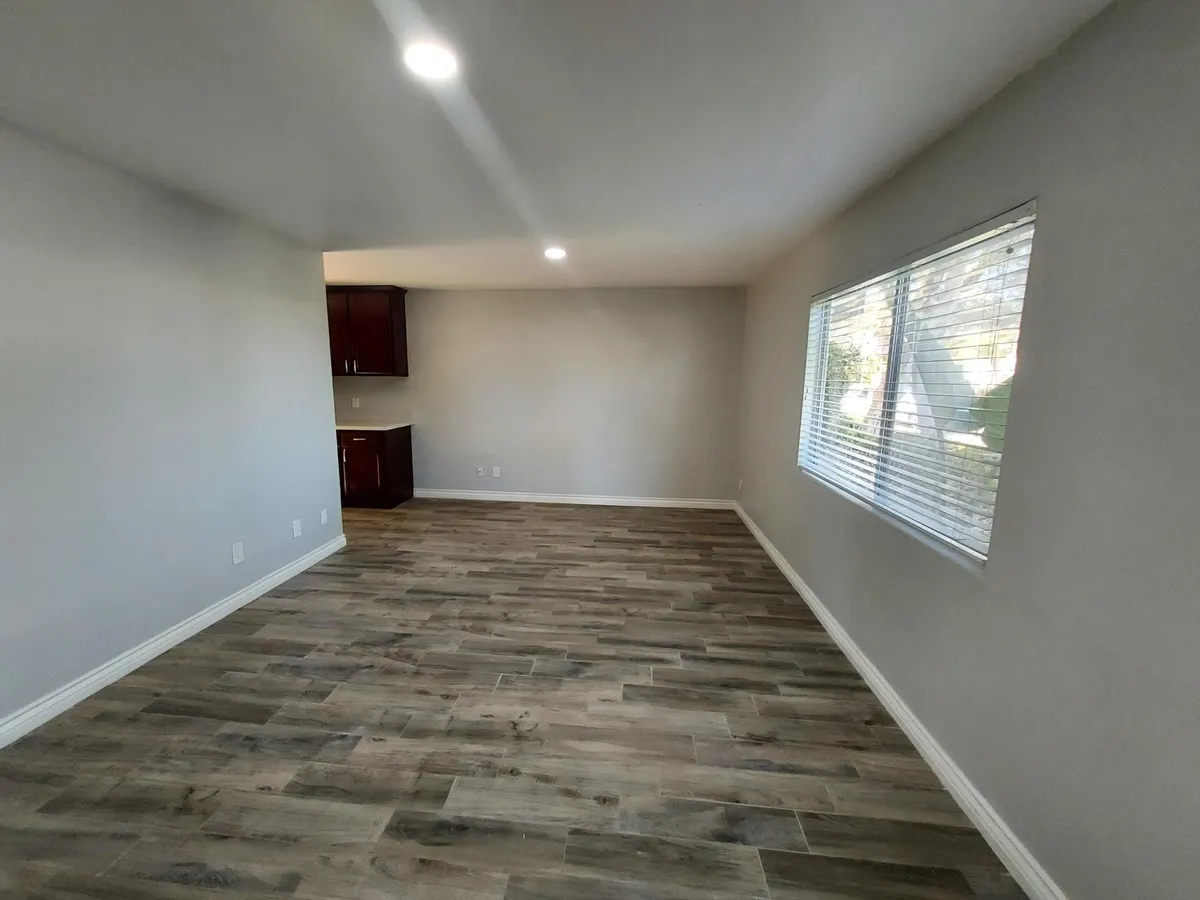 Living room with dimmable recessed lights - 5246 Driftwood St
