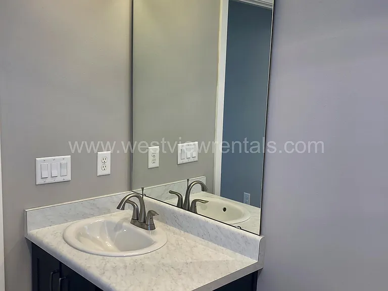 203 E Laurel St — Photo 210