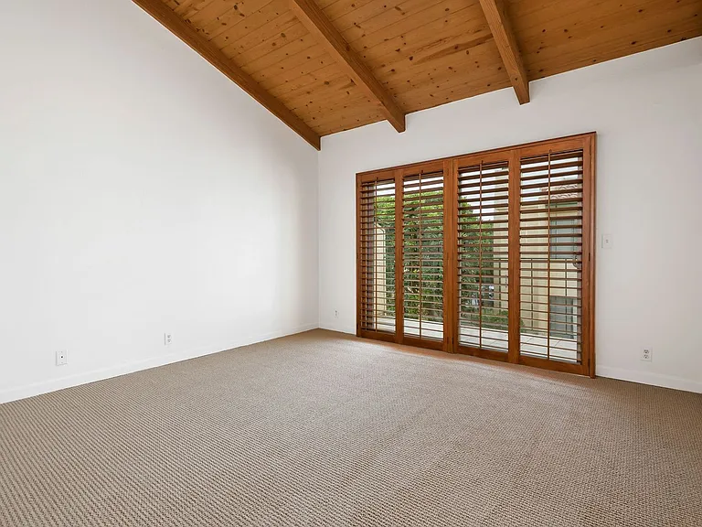 130 W Alamar Ave #3 — Photo 9
