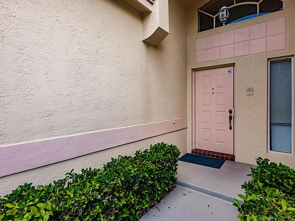 2nd image of 3019 Woodlands Dr