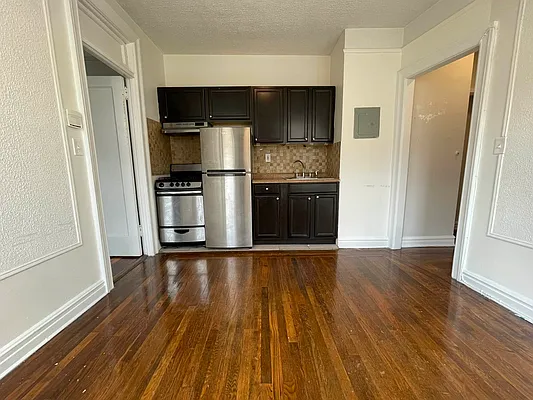 Rented by Hillel Realty Group | media 8