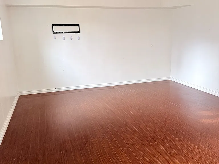 245 Heritage Dr — Photo 17