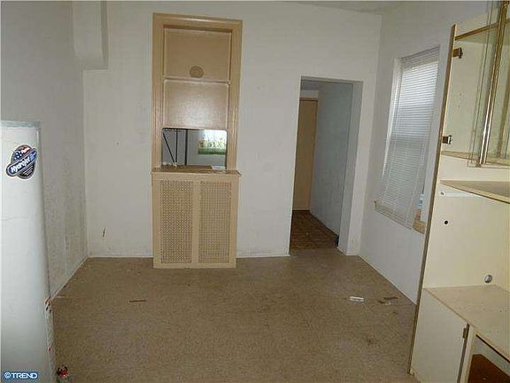 4th image of 818 E Schiller St