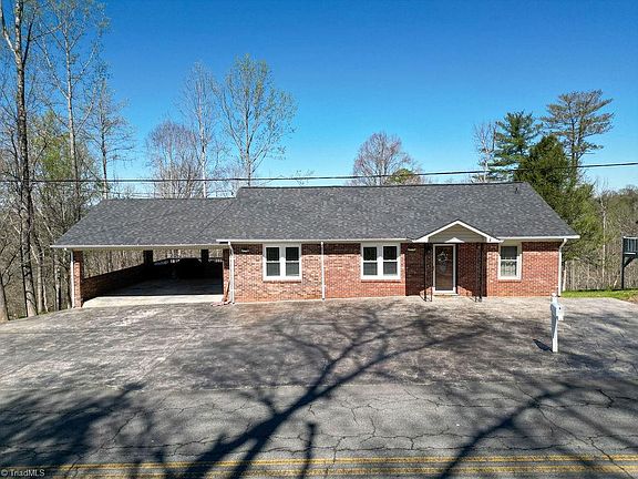 2nd image of 490 Oakland Dr