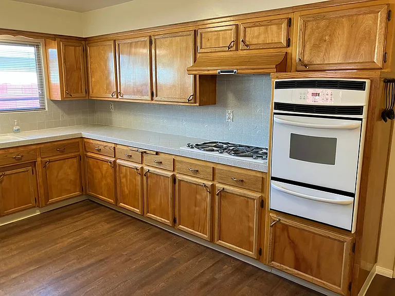 716 W Graaf Ave — Photo 10