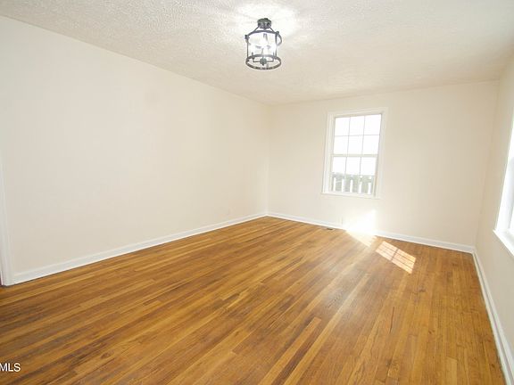 4th image of 1929 SE Natchez Ave