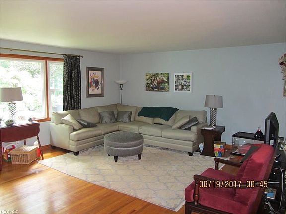 3rd image of 144 Parkview Dr
