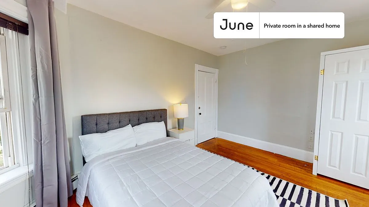 Full bedroom in 4 bed/2 bath home in Allston #1390 B — Photo 2