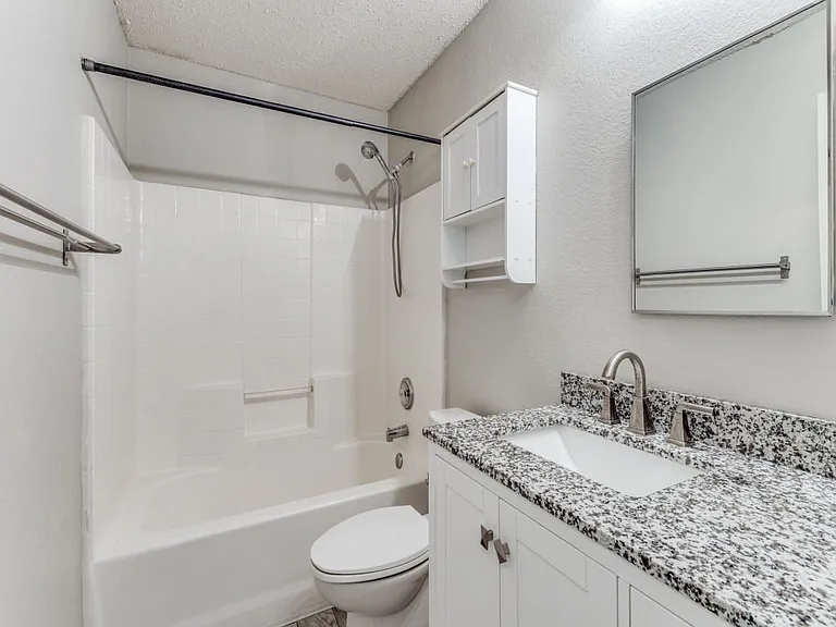 541 Hertford St — Photo 11