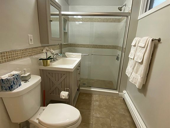 4th image of 25 Everett Ave #2