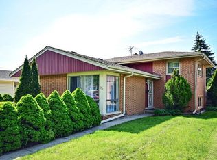 7217 W Crain St, Niles, IL 60714