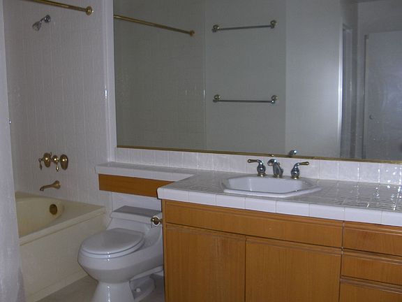 4th image of 1310 E Ocean Blvd Unit 1105