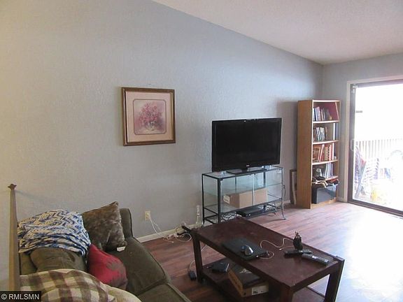 5th image of 530 Pleasant Dr