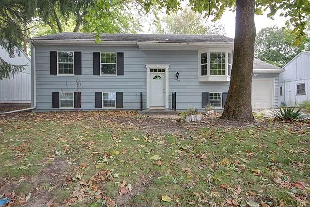 808 Oakcrest Dr photo 1