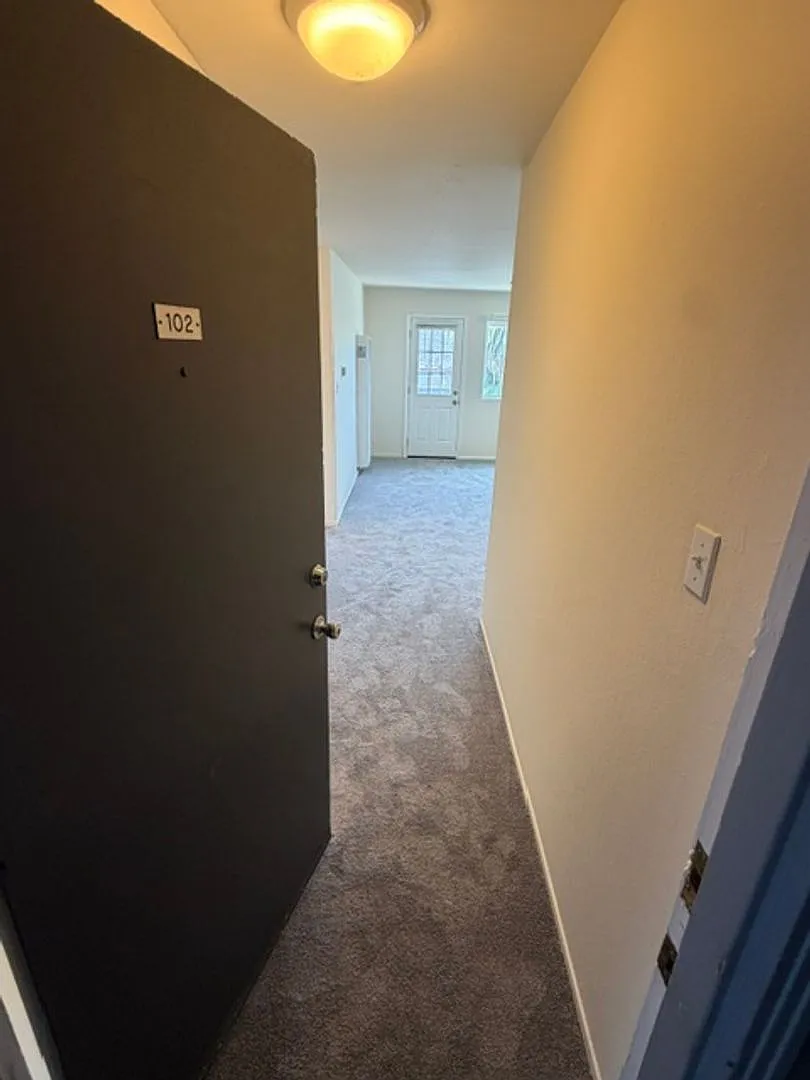 407 Fairmount Ave — Photo 2