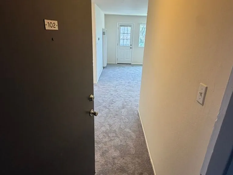 407 Fairmount Ave — Photo 24