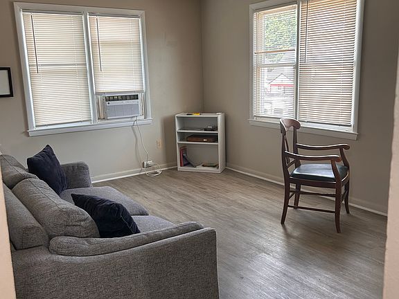 3rd image of 229 Townsend Ave
